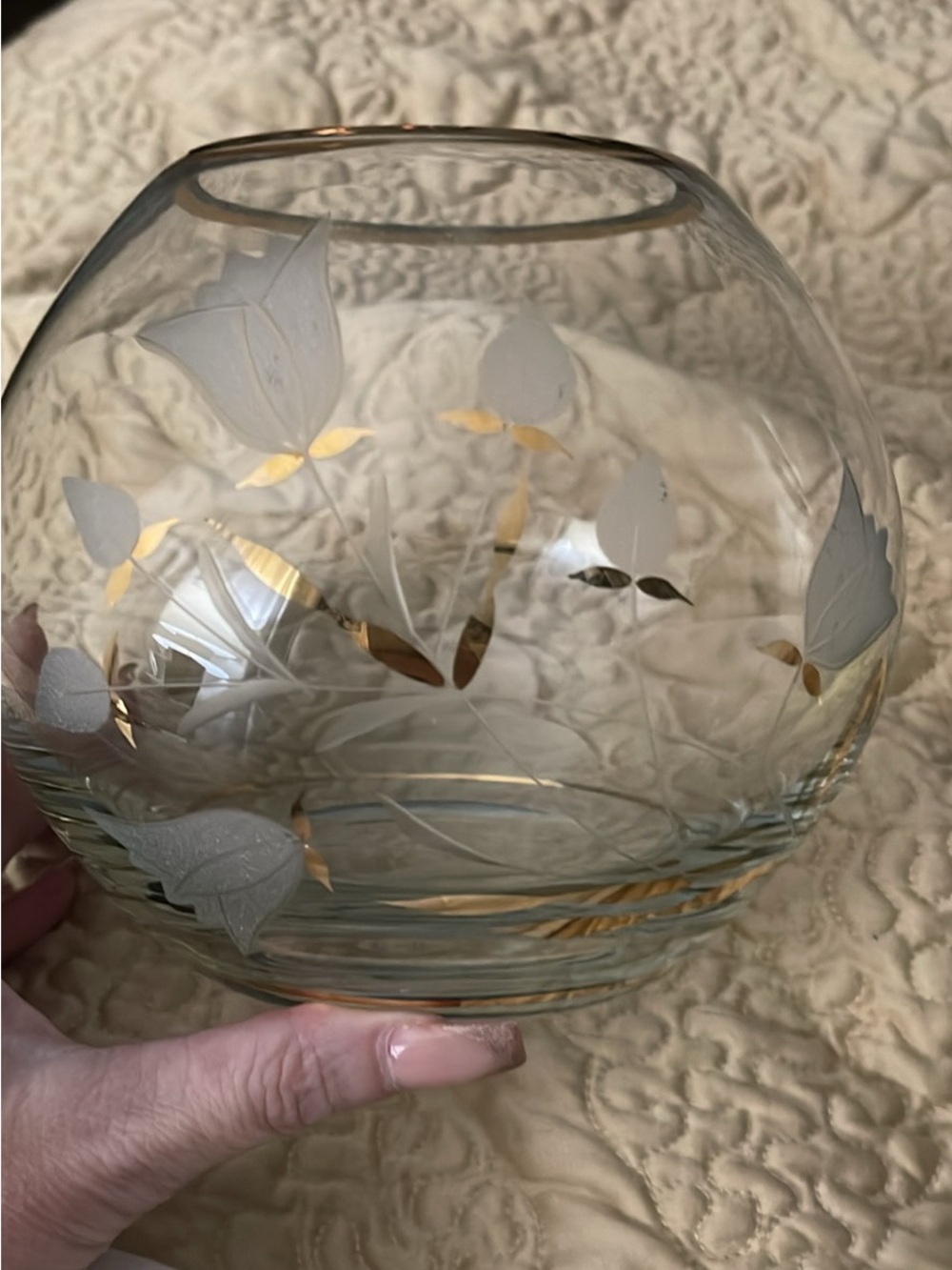 Elegant Clear Glass Floral Vase with Gold Accents